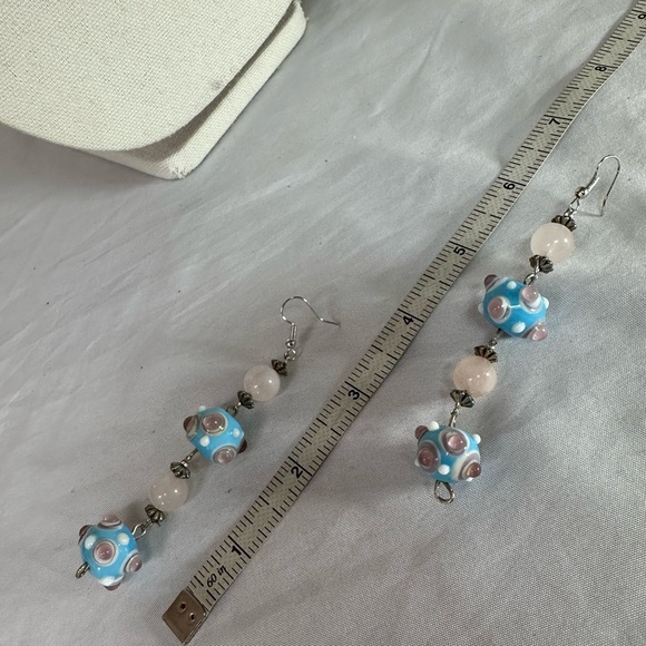 Long glass lampwork bead blue and pink earrings - Picture 4 of 5